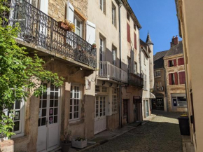 La Licorne - Renovated Townhouse in St Gengoux